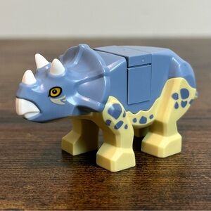LEGO Jurassic World Baby Triceratops Minifigs